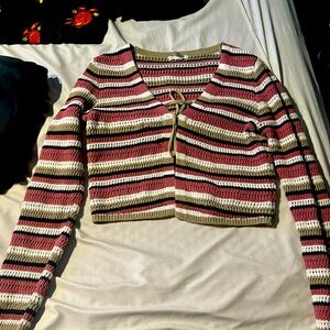 I’m selling this mini cardigan. Only worn twice but grew out of it.